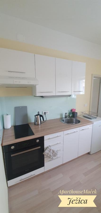 Aparthouse Macek Appartement Ljubljana Buitenkant foto